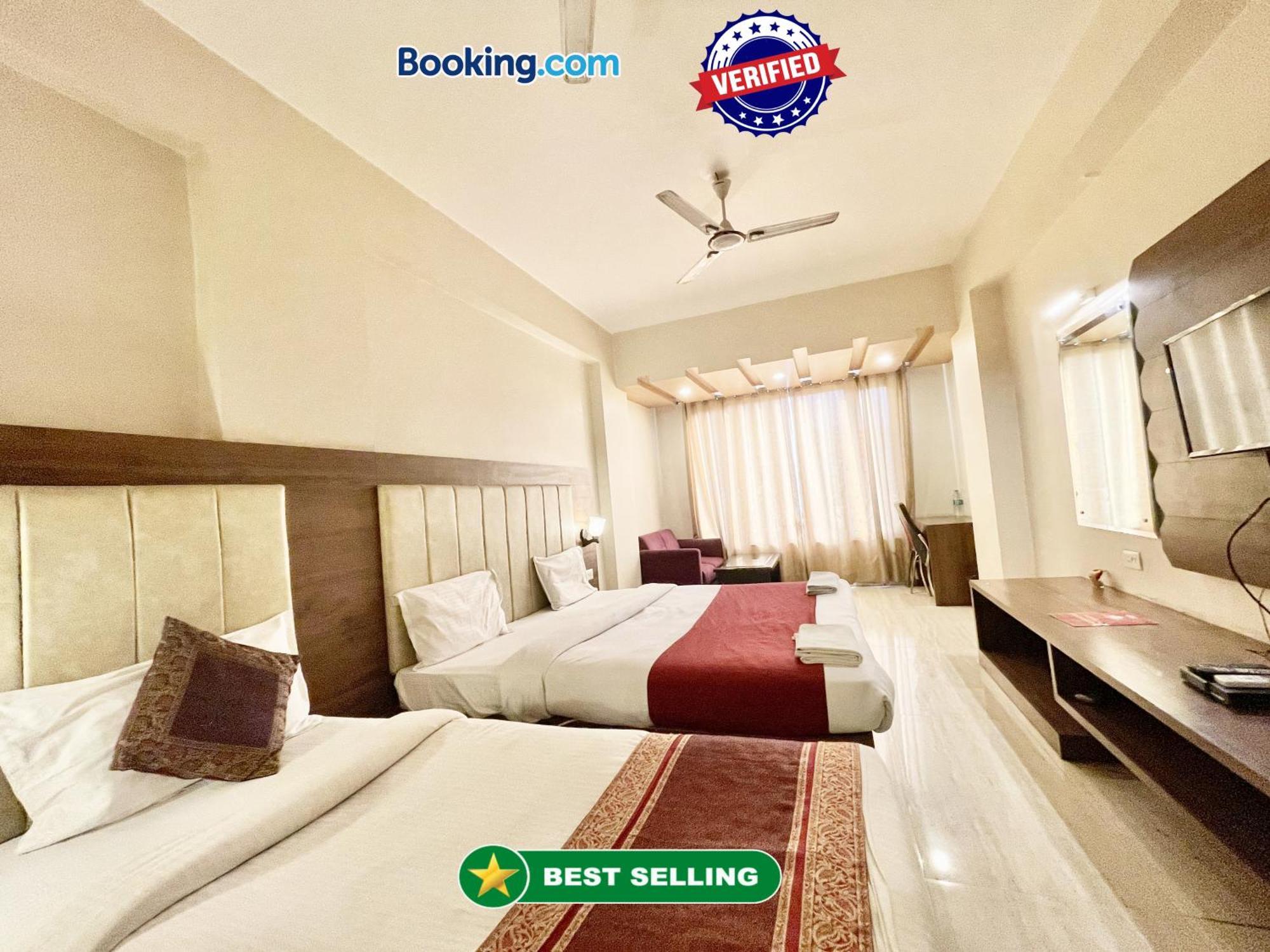 Hotel Rudraksh ! Varanasi !Fully-Air-Conditioned Hotel At Prime Location With Parking Availability, Near Kashi Vishwanath Temple, And Ganga Ghat 2 Exterior foto