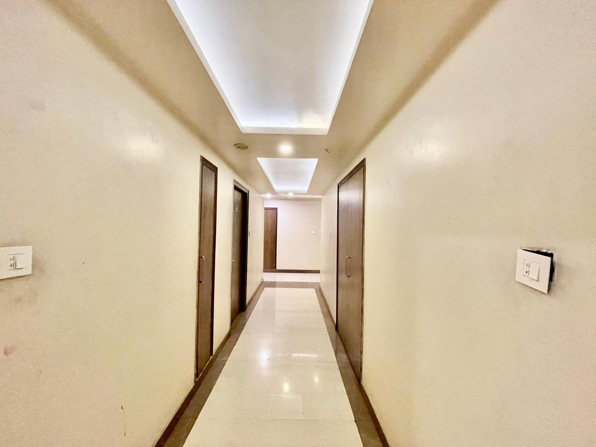 Hotel Rudraksh ! Varanasi !Fully-Air-Conditioned Hotel At Prime Location With Parking Availability, Near Kashi Vishwanath Temple, And Ganga Ghat 2 Exterior foto