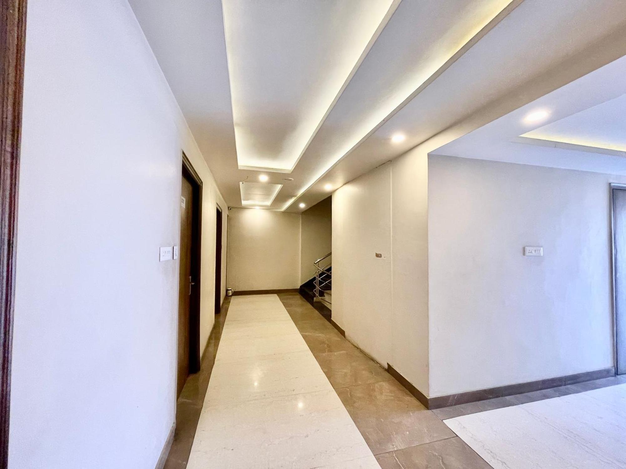 Hotel Rudraksh ! Varanasi !Fully-Air-Conditioned Hotel At Prime Location With Parking Availability, Near Kashi Vishwanath Temple, And Ganga Ghat 2 Exterior foto