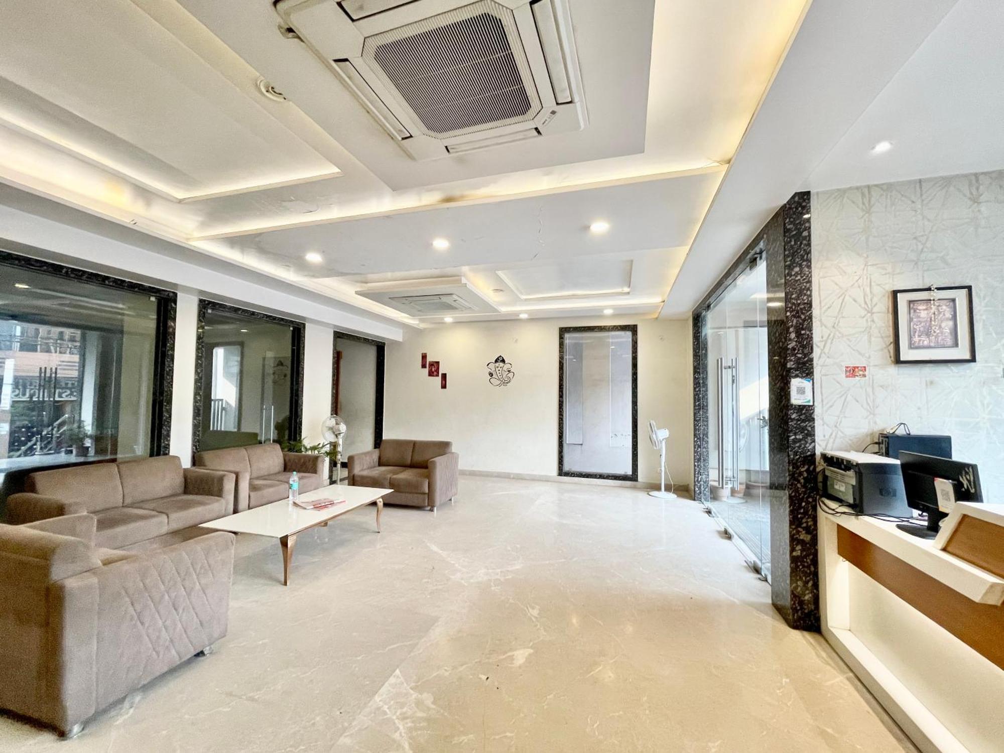 Hotel Rudraksh ! Varanasi !Fully-Air-Conditioned Hotel At Prime Location With Parking Availability, Near Kashi Vishwanath Temple, And Ganga Ghat 2 Exterior foto